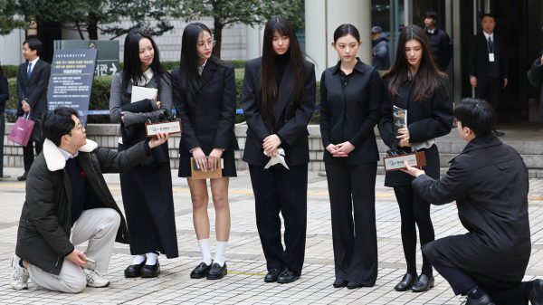 Thẩm phán đã nói gì trong phiên điều trần đầu tiên về vụ Ador kiện NewJeans? 30 Thẩm phán đã nói gì trong phiên điều trần đầu tiên về vụ Ador kiện NewJeans? new jeans 90793085873378192119668 1743986160083 1743986160484803732221