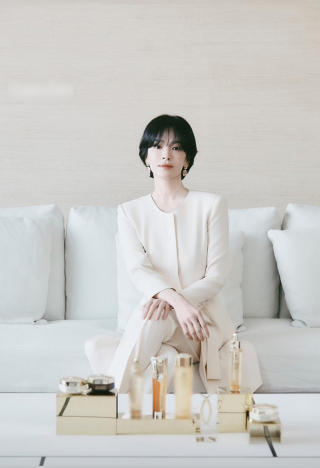 Cận kề tuổi trung niên, làn da dần lão hoá nhưng Song Hye Kyo vẫn