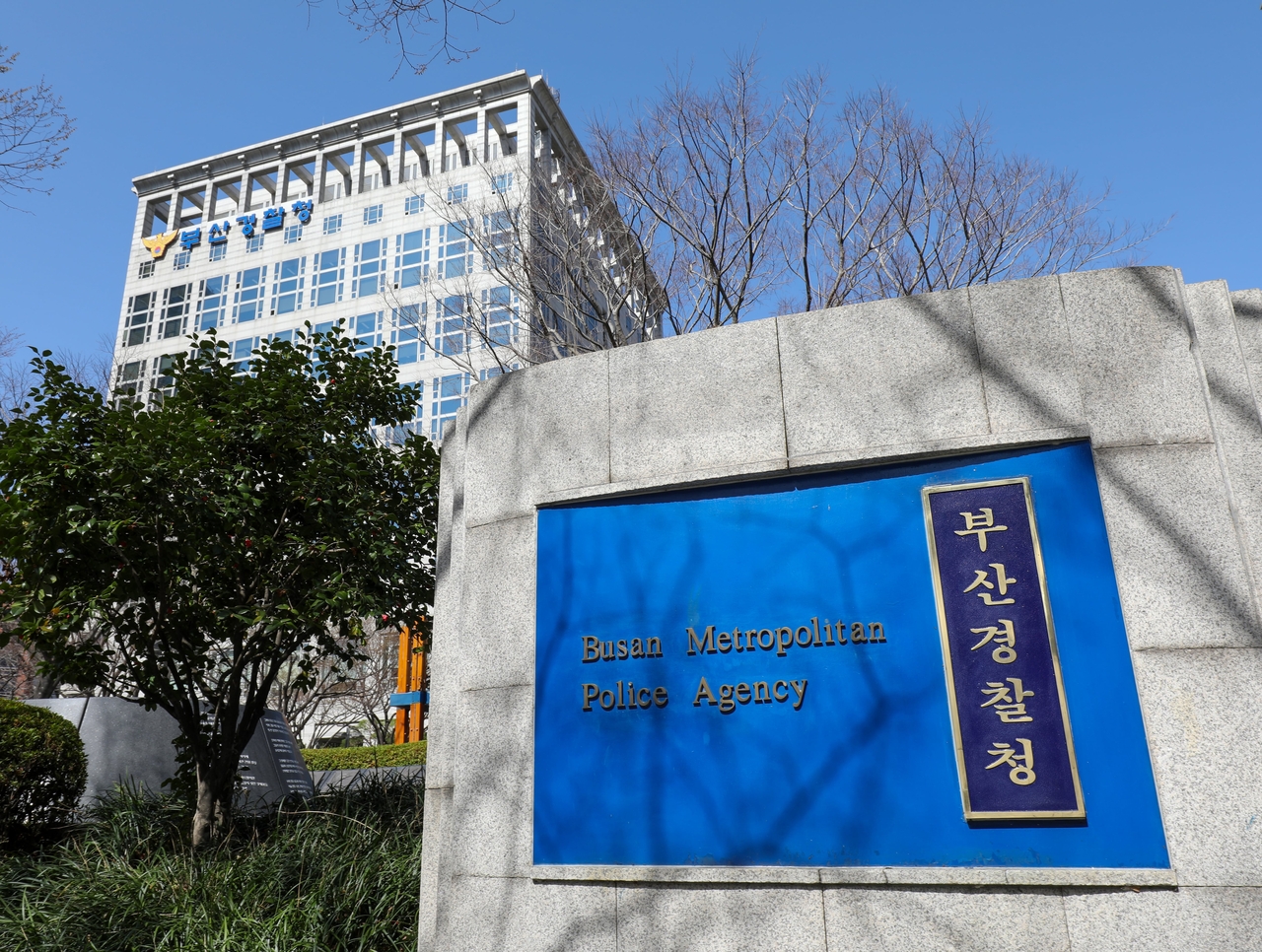 Thi thể 3 thiếu nữ được tìm thấy trong bồn hoa toà chung cư, xã hội Hàn Quốc rúng động- Ảnh 1.