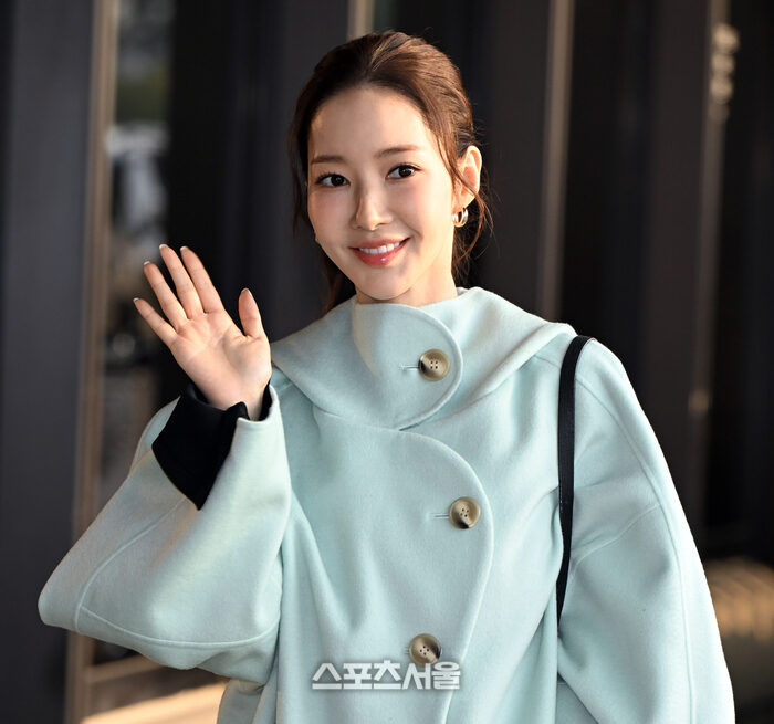 Park Min Young đang làm gì với nhan sắc của mình thế này?- Ảnh 9.