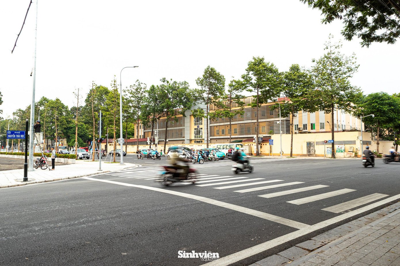 nga-ba-xem-dieu-binh-3-1755221414-475-width1390height926 Những vị trí 'vàng' xem diễu binh, diễu hành A80 - 4