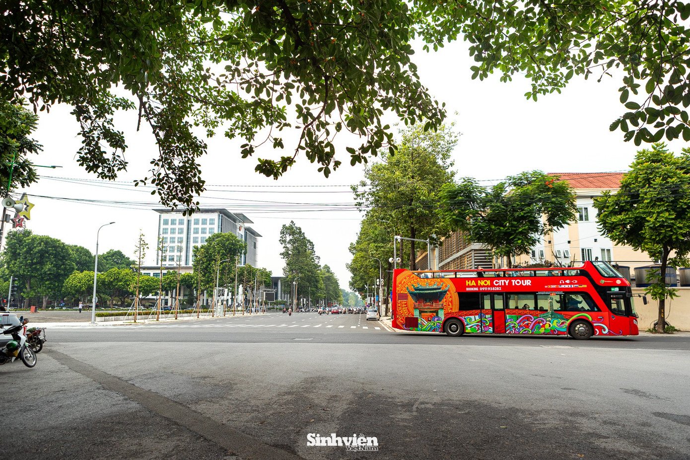 nga-ba-xem-dieu-binh-4-1755221414-702-width1390height926 Những vị trí 'vàng' xem diễu binh, diễu hành A80 - 5