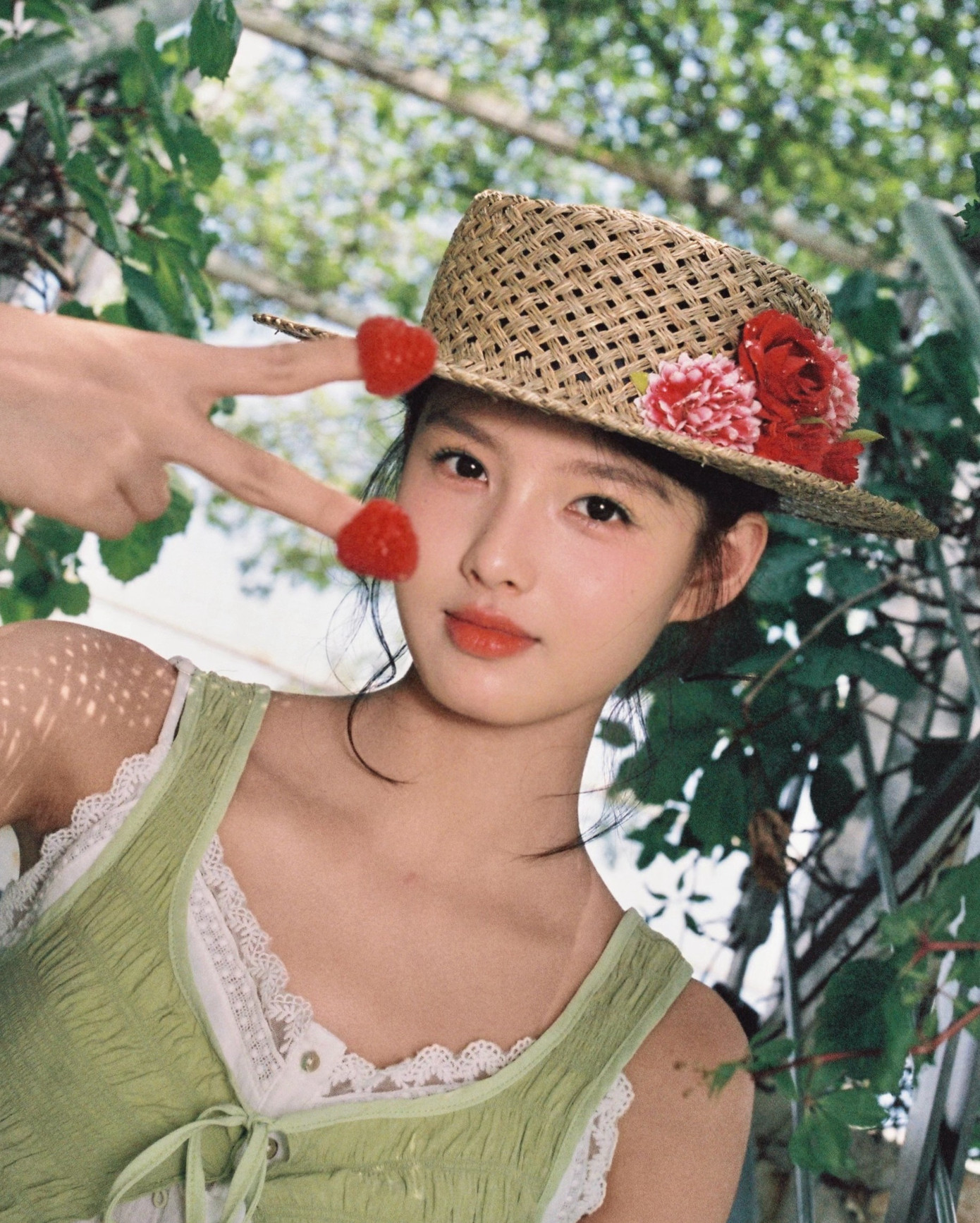 Tranh cãi nghệ sĩ có cần học đại học không?- Ảnh 1. Tranh cãi nghệ sĩ có cần học đại học không?- Ảnh 1.