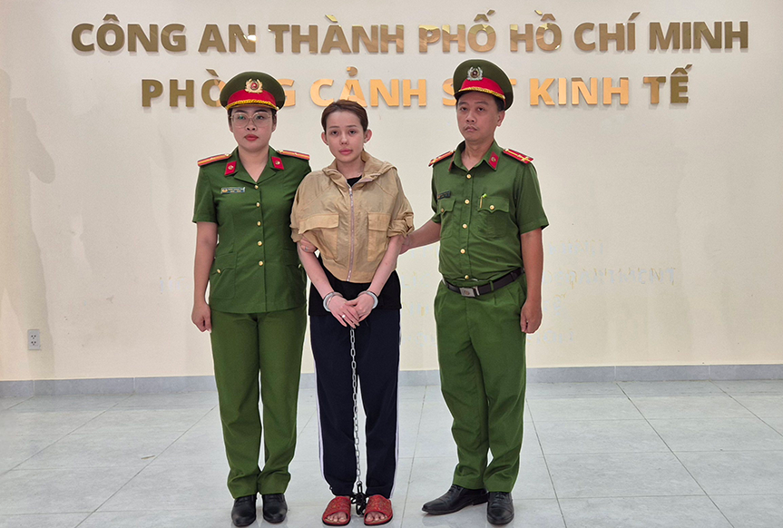 Lương Bằng Quang thất thần ngồi ăn bánh mì sau khi Ngân 98 bị bắt?- Ảnh 6.