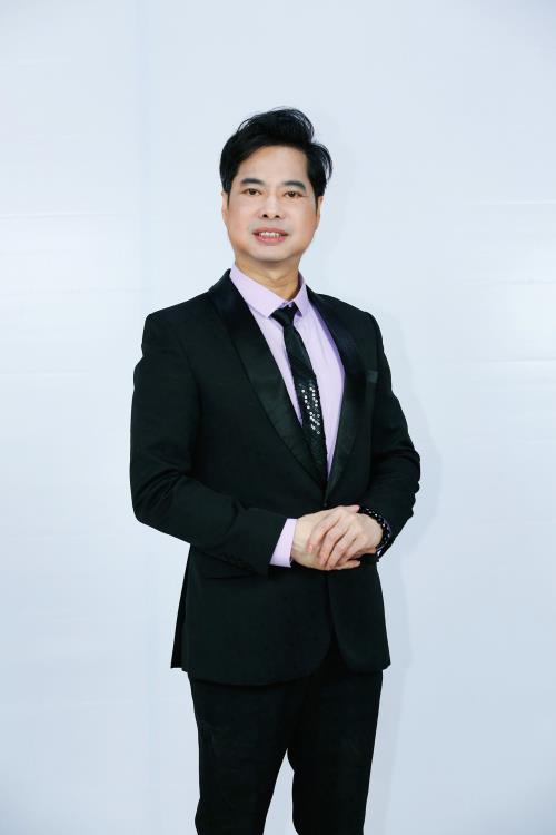 "Ông hoàng nhạc sến" Vbiz: Bỏ 1 triệu đô mua bảo hiểm trinh tiết, đúc tượng chính mình từ 1.000 cây vàng ngoc son em ve keo mua thang 7 4 2w500 17599472142751620032009 1759975382076 1759975382539853772998