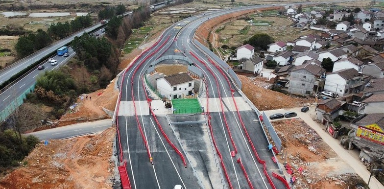 Gia chủ quyết không di dời, từ chối tiền đền bù 5,8 tỷ đồng khiến cao tốc phải tách đôi: 6 năm “chịu trận” trong tiếng ồn, đi lại khó khăn- Ảnh 2. Gia chủ quyết không di dời, từ chối tiền đền bù 5,8 tỷ đồng khiến cao tốc phải tách đôi: 6 năm “chịu trận” trong tiếng ồn, đi lại khó khăn- Ảnh 2.