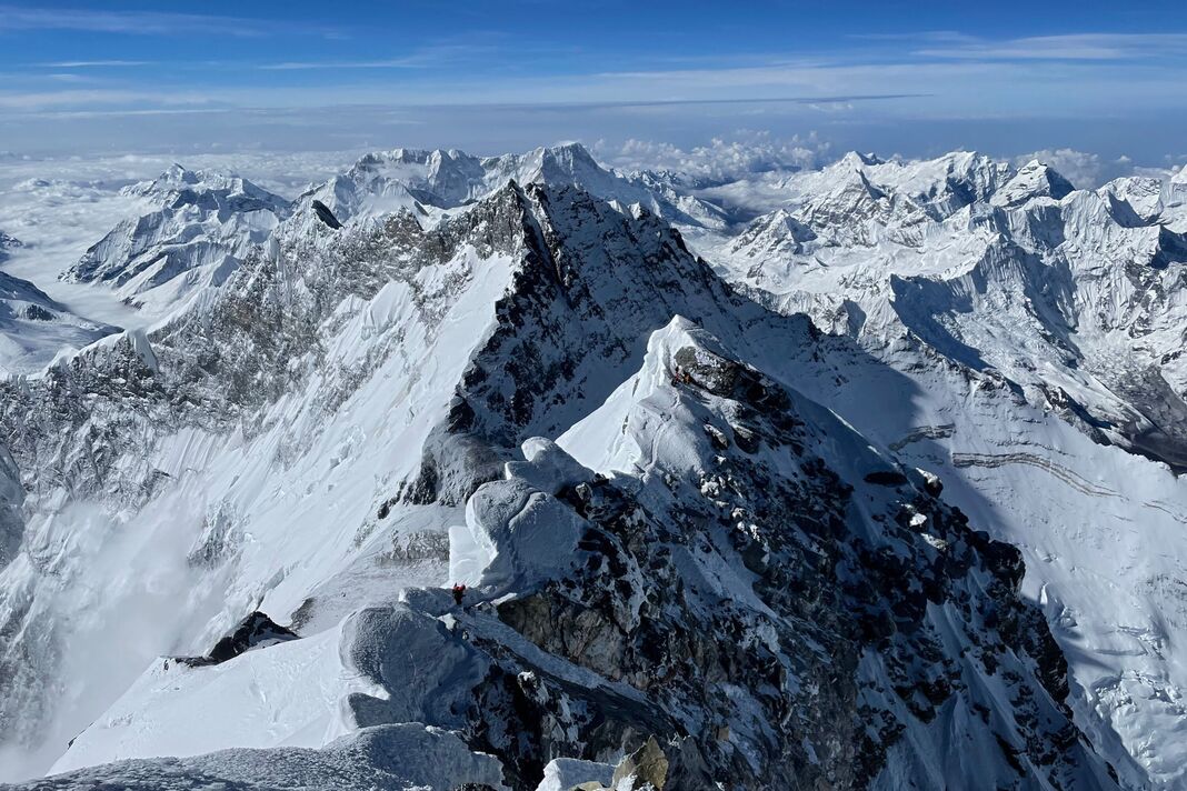Nếu xét từ chân núi đến đỉnh, Everest không phải ngọn núi cao nhất thế giới. (Ảnh: Getty Images) Nếu xét từ chân núi đến đỉnh, Everest không phải ngọn núi cao nhất thế giới. (Ảnh: Getty Images)