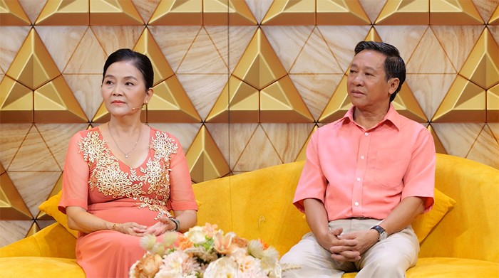 nguoi-dan-ong-chap-nhan-bo-nghe-tai-xe-de-cuoi-duoc-vo-bo-nghe-lay-vo-2-1-1763543374-599-width700height391 Người đàn ông chấp nhận bỏ nghề tài xế để cưới được vợ - 2