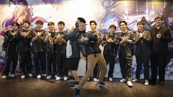 LCP 2025: Chiến Thắng Team Secret Whales, GAM Off-Fan Ngay Tại Nhà Thi Đấu nguoi ham mo co dip giao luu chup anh voi tk nguyen szurjpg