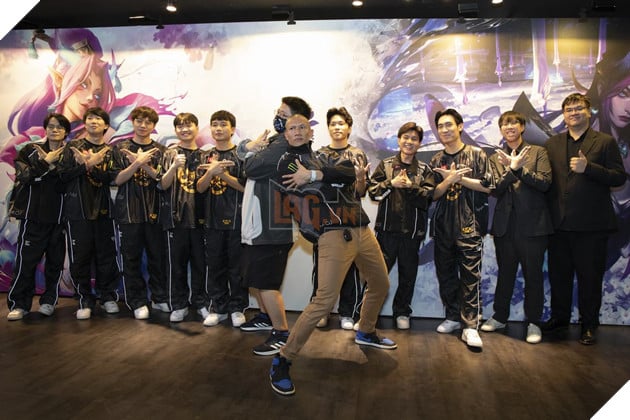 Người hâm mộ có dịp chụp ảnh cùng GAM Esports và anh TK Nguyễn