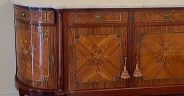 Mua tủ trên mạng, người phụ nữ sửng sốt khi phát hiện thứ bên trong 26 Mua tủ trên mạng, người phụ nữ sửng sốt khi phát hiện thứ bên trong nguoi phu nu 17362257908491903911522 1736242735156 17362427366371111728501 18 0 237 351 crop 1736242902435772403261jpg