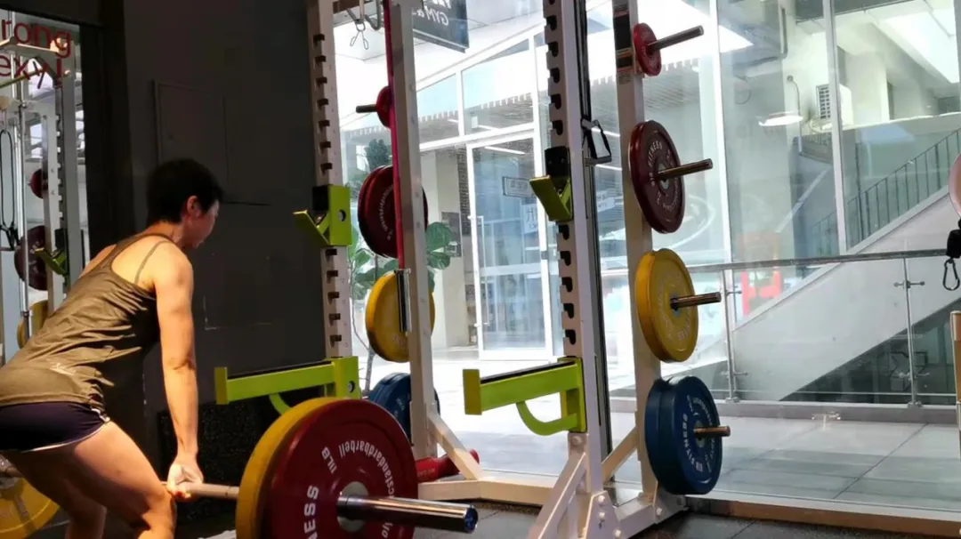 "Tay chơi" nổi tiếng ở sòng bạc trở thành “chiến binh thể hình” ở tuổi 50 nguoi phu nu bat dau tap gym tu nam 47 tuoi nay co voc dang nhu thieu nu 11 1742800774 960 widthheight