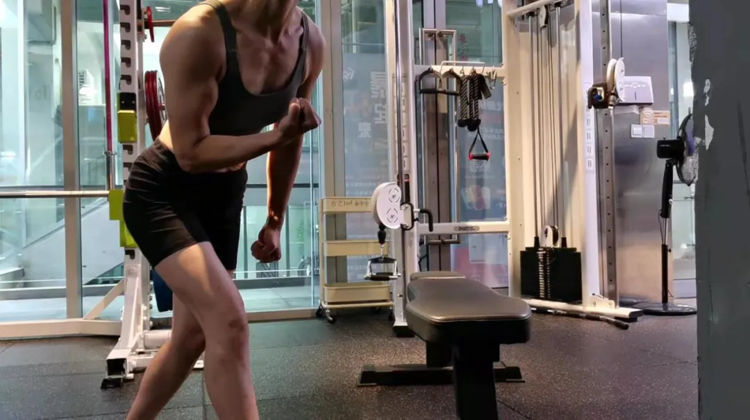 "Tay chơi" nổi tiếng ở sòng bạc trở thành “chiến binh thể hình” ở tuổi 50 nguoi phu nu bat dau tap gym tu nam 47 tuoi nay co voc dang nhu thieu nu 14 1742800806 813 widthheight