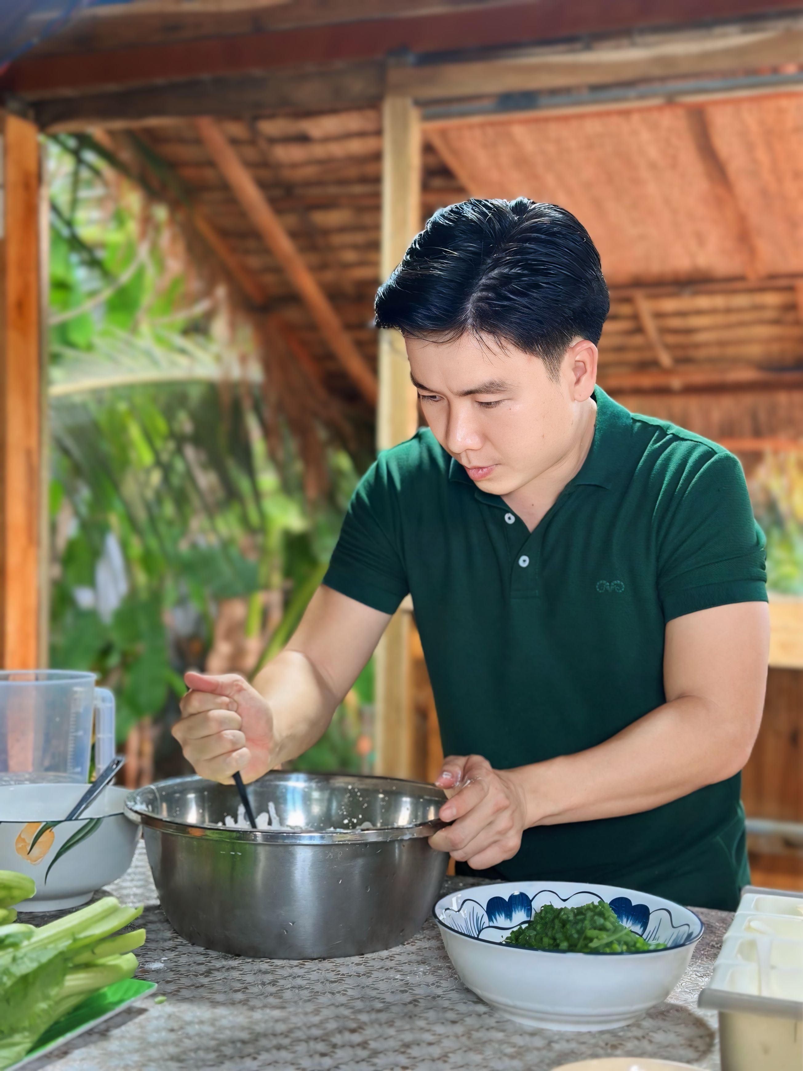 Nguyễn Hoài Linh - người đứng sau kênh nấu ăn triệu view của diễn viên Huỳnh Anh Tuấn - 4