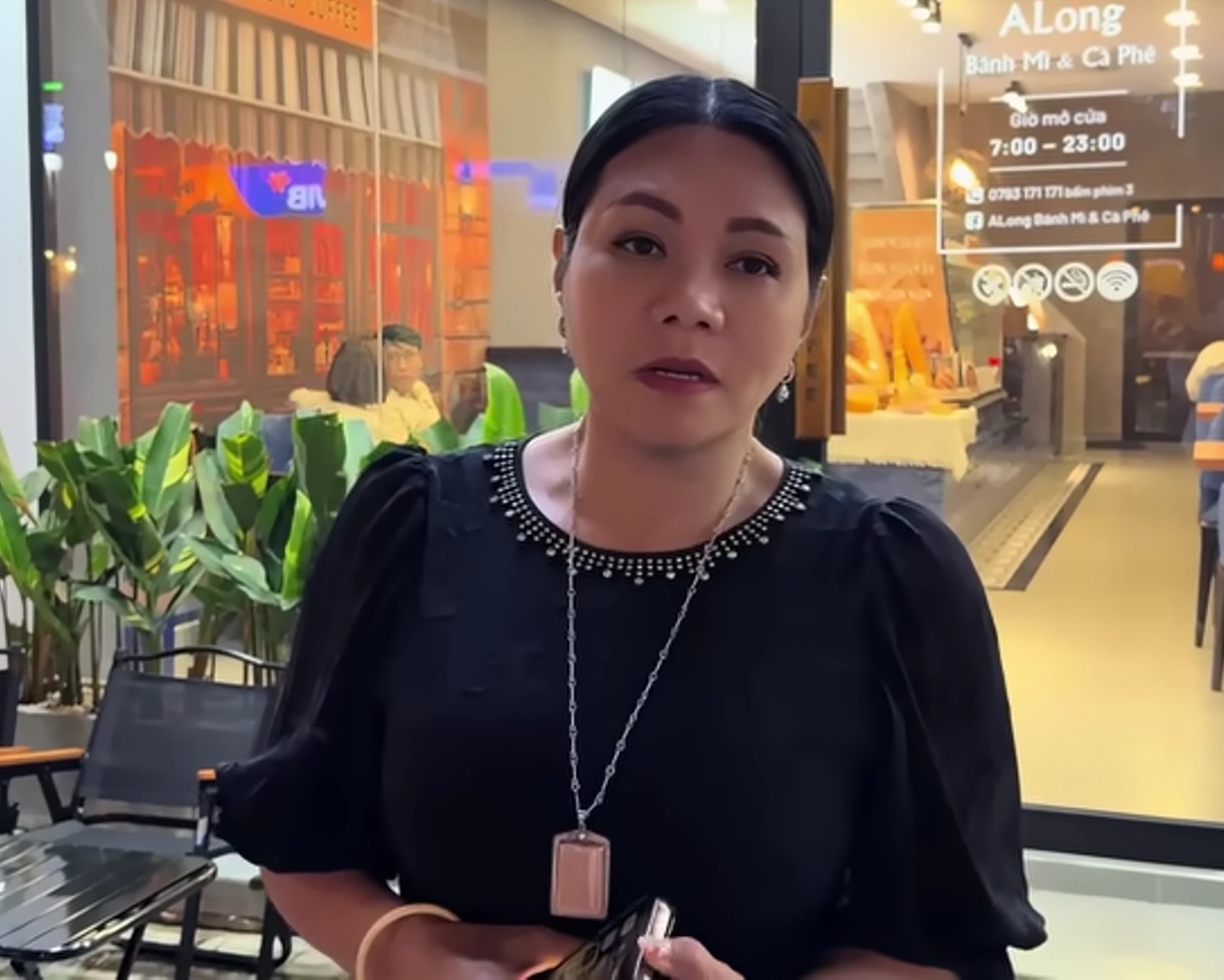 Nữ NSƯT đổi vé bay thẳng về Việt Nam làm một việc: