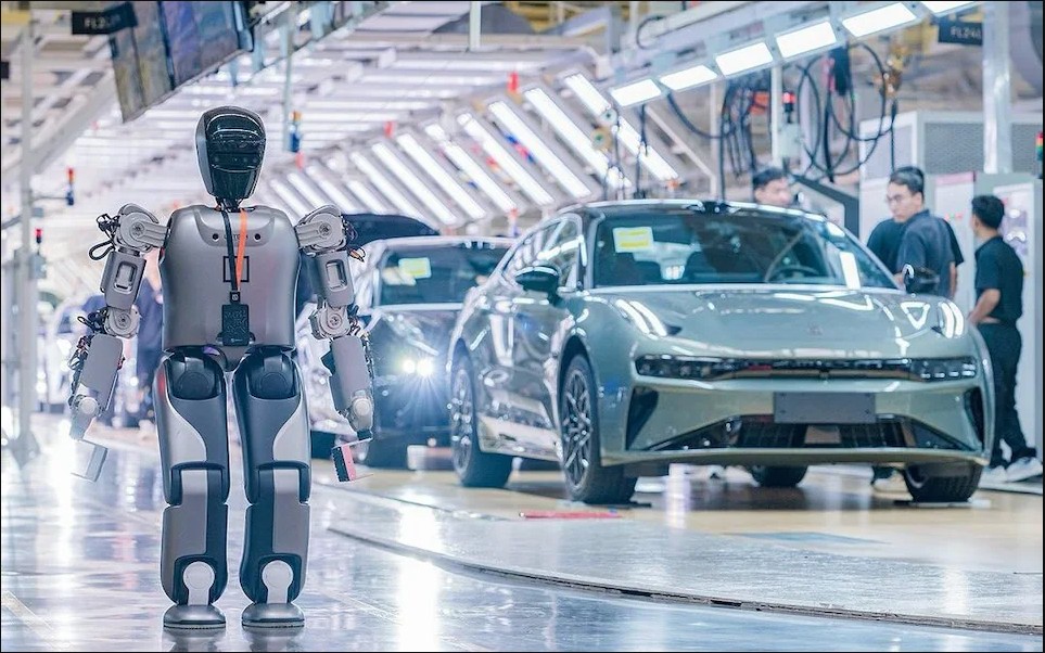 Lãnh đạo phương Tây 'sốc nặng' khi thăm nhà máy Trung Quốc: Không bóng người, chỉ toàn thứ lạ lùng này- Ảnh 4.