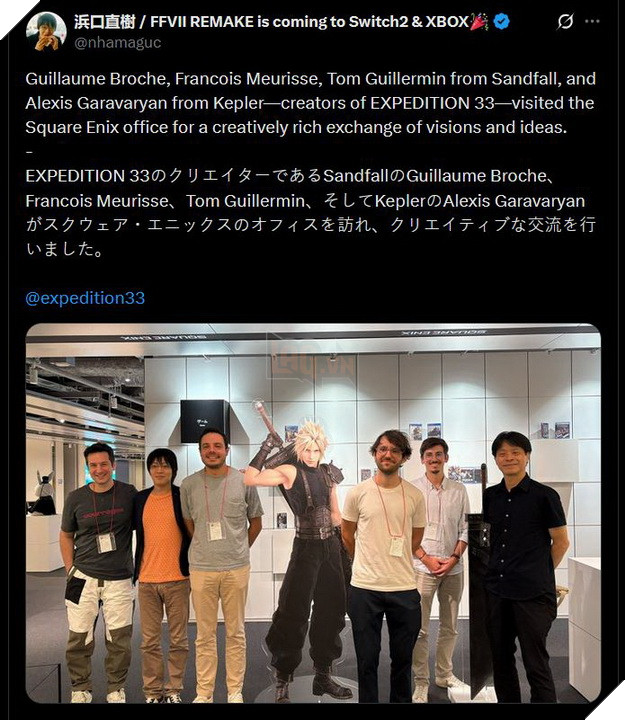 Hình ảnh đoàn Sandfall tại trụ sở Square Enix bên cạnh mô hình Cloud – biểu tượng vượt thời gian của dòng Final Fantasy.