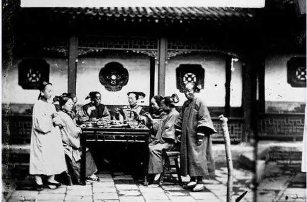 Ảnh hiếm nhà Thanh: Quần áo của