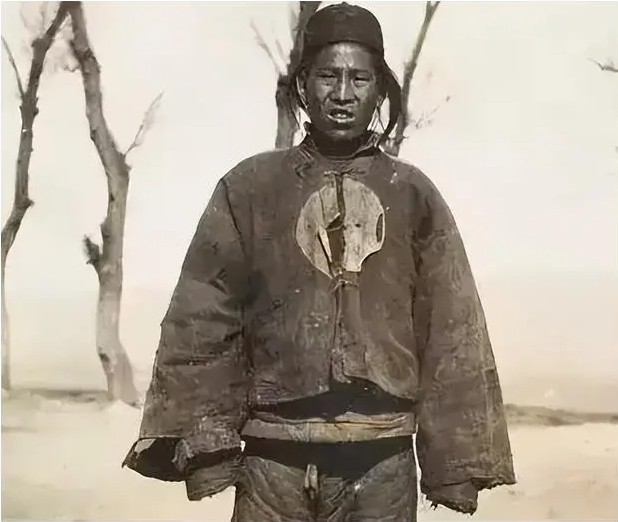 Ảnh hiếm nhà Thanh: Quần áo của