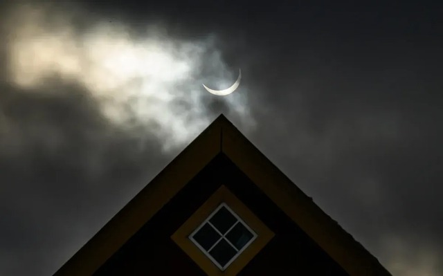 Chiêm ngưỡng những hình ảnh về nhật thực đầu tiên của năm 2025- Ảnh 1.