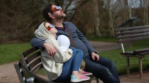 Chiêm ngưỡng những hình ảnh về nhật thực đầu tiên của năm 2025 nhat 6 48221417541095284204268 1743300091933 1743300092059235487772