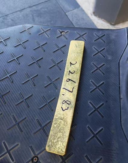 Nhặt được thỏi vàng 2,2kg, nam shipper được hậu tạ 3,7 triệu đồng và diễn biến bất ngờ- Ảnh 2.