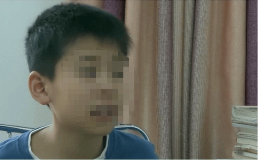 Bé trai nhặt được túi vải chứa 941 triệu đồng tiền mặt và cái kết- Ảnh 1. Bé trai nhặt được túi vải chứa 941 triệu đồng tiền mặt và cái kết- Ảnh 1.