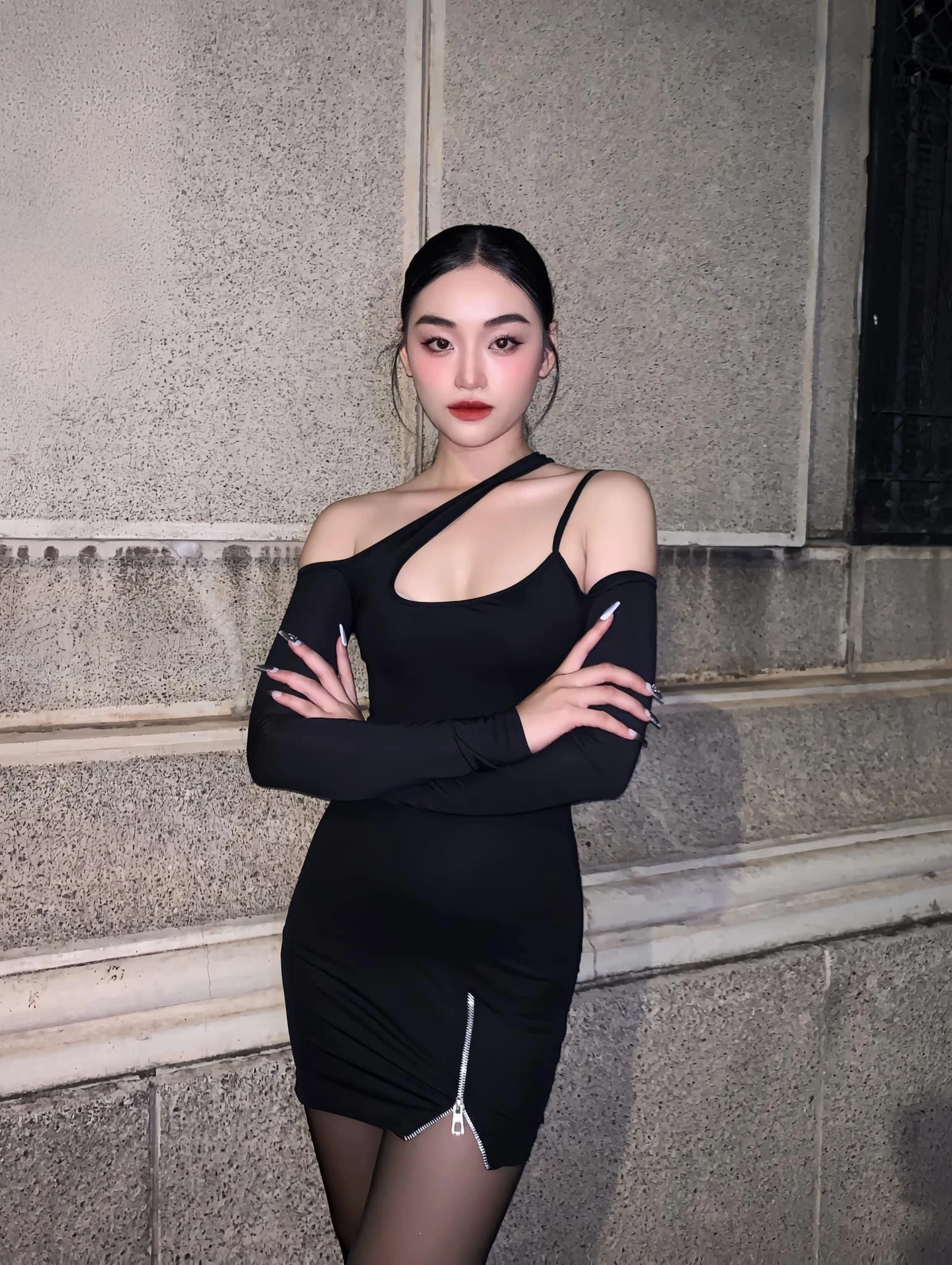 Hoa hậu ở trọ 2,5 triệu đồng/tháng, làm phục vụ tiệc cưới, dùng mỹ phẩm loại 30.000 đồng để chăm sóc da- Ảnh 3.