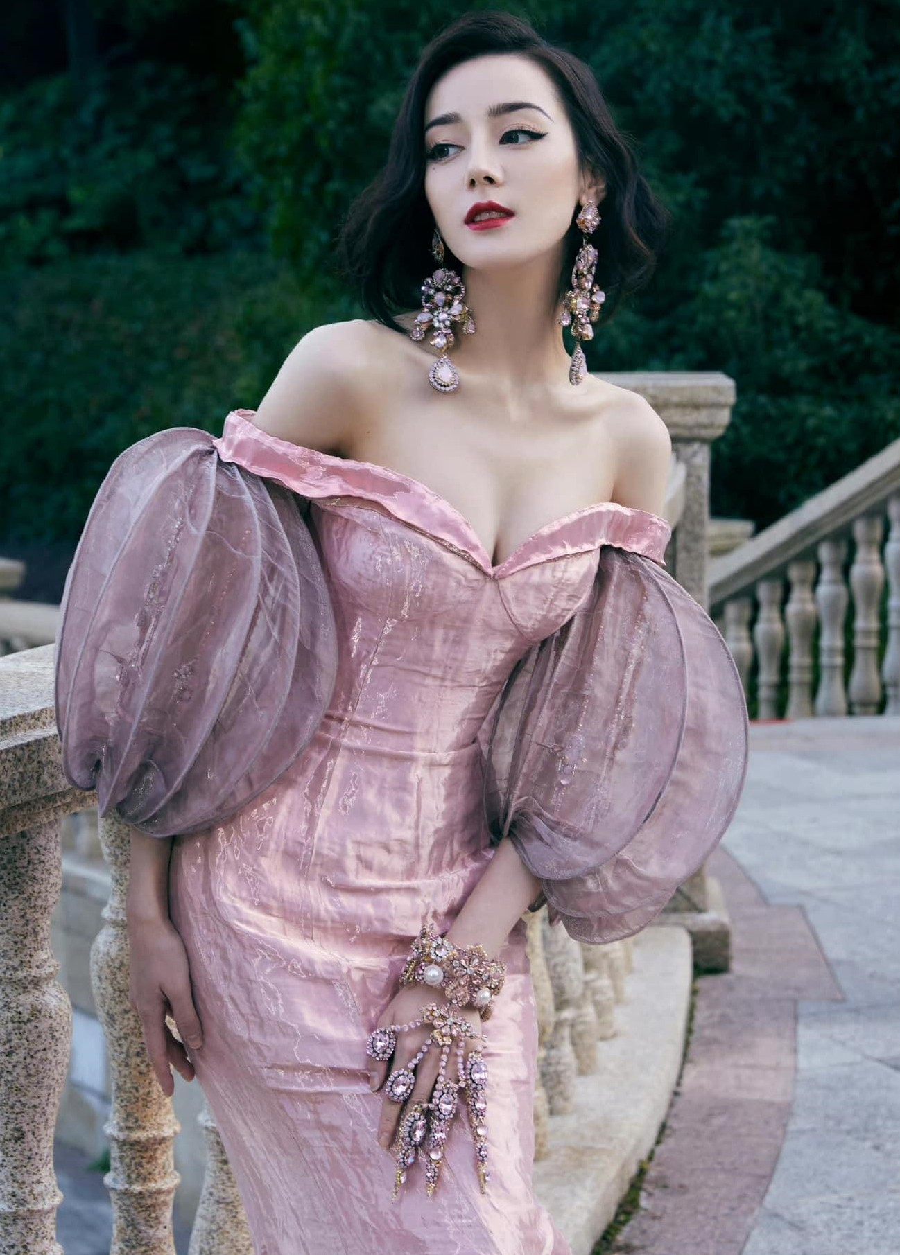 Vì sao hàng trăm nghệ sĩ né tránh Địch Lệ Nhiệt Ba?- Ảnh 4.