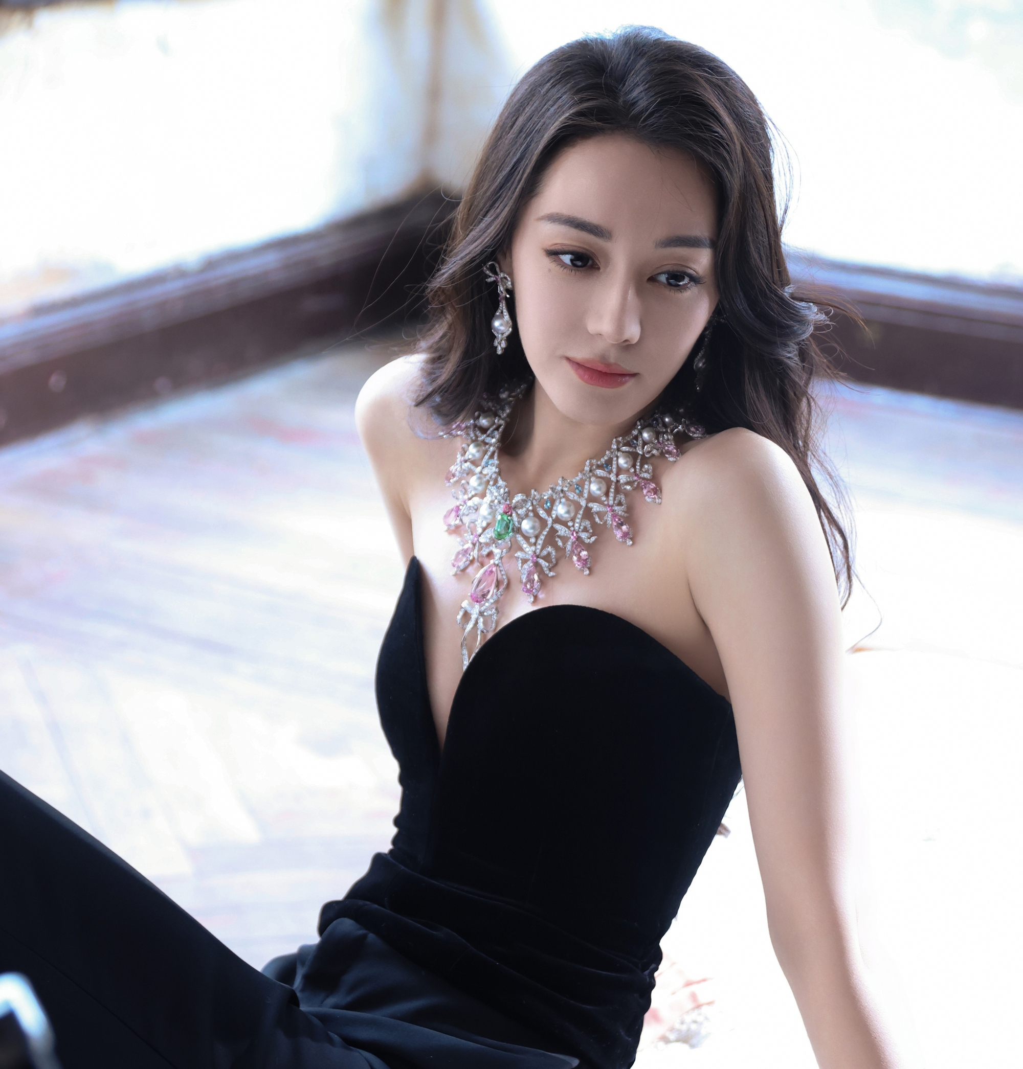 Bức ảnh vạch trần sự giả dối của Địch Lệ Nhiệt Ba- Ảnh 5.