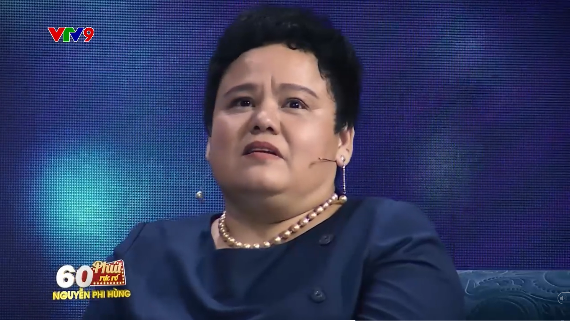 Danh tính người phụ nữ lớn hơn 12 tuổi lên truyền hình nói về thông tin yêu ca sĩ Phi Hùng- Ảnh 2.