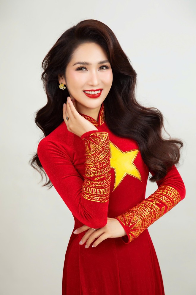 Nghệ sĩ Việt rộ trào lưu thời trang yêu nước- Ảnh 2.