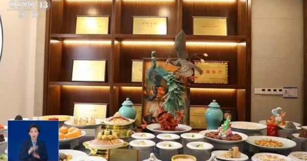 Lượng đặt chỗ bữa cơm tất niên tại nhà hàng ở Trung Quốc tăng vọt nhungbuacomtatnienmangnettruyenthongduocdonnhantaitrungquocanhcctv20250122105119 1737537332674 1737537332787851657373 0 27 360 603 crop 173753749453644195211jpg