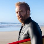 Nicolas Cage Kể Lại Khoảnh Khắc Cận Kề Nguy Hiểm Khi Tập Lướt Sóng Ở The Surfer nicolas cage luot song2 bfhijpg