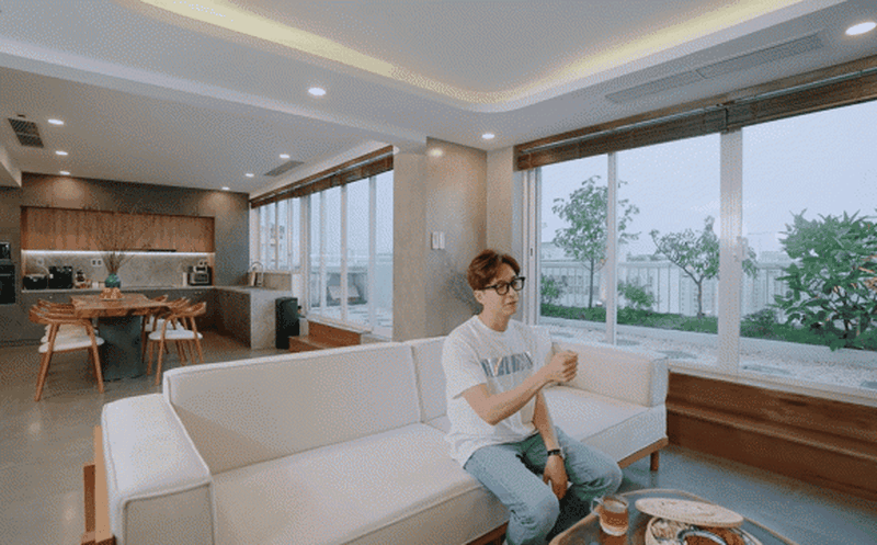 Nam nghệ sĩ sở hữu mỗi quận 2 căn nhà: “Phú ông” showbiz Việt, 23 tuổi có con, U40 siêu giàu, chưa vợ- Ảnh 2. Nam nghệ sĩ sở hữu mỗi quận 2 căn nhà: “Phú ông” showbiz Việt, 23 tuổi có con, U40 siêu giàu, chưa vợ- Ảnh 2.