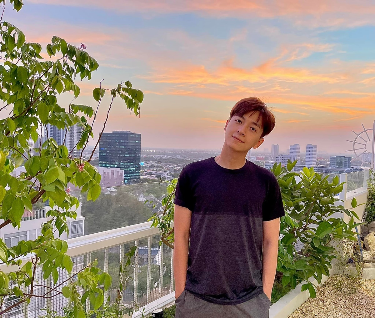 Nam nghệ sĩ sở hữu mỗi quận 2 căn nhà: “Phú ông” showbiz Việt, 23 tuổi có con, U40 siêu giàu, chưa vợ- Ảnh 4. Nam nghệ sĩ sở hữu mỗi quận 2 căn nhà: “Phú ông” showbiz Việt, 23 tuổi có con, U40 siêu giàu, chưa vợ- Ảnh 4.