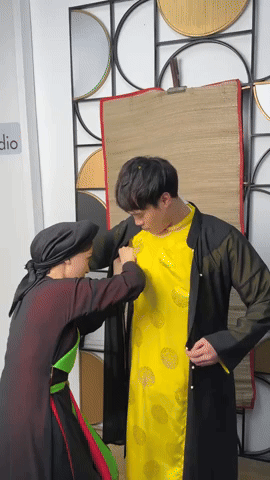 Hòa Minzy - Văn Toàn thân thiết ra sao mà chủ động