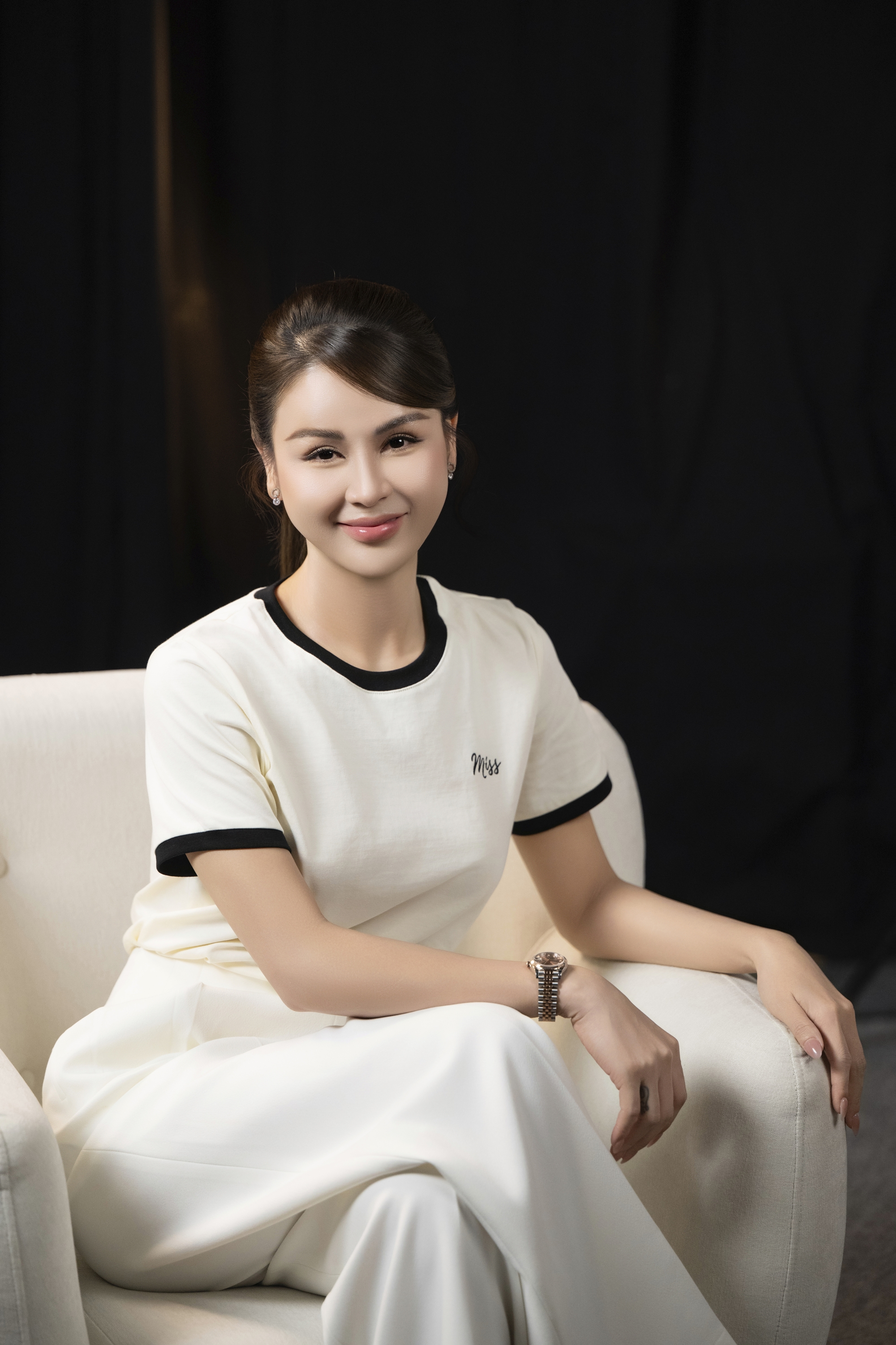 Lương Thu Trang: Cứ nghe lời khán giả chê rồi đi cắt mắt, gọt cằm là dở rồi, mình vẫn phải là mình- Ảnh 1.