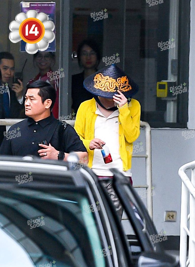 "Anh Long" G-Dragon vẫy tay chào tạm biệt fan tại Nội Bài, lên đường trở về Hàn Quốc! nosn5 17505709306921923577426