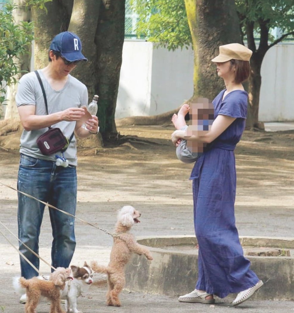 Góc khuất hôn nhân của biểu tượng nhan sắc: Chọn chồng ngoại hình