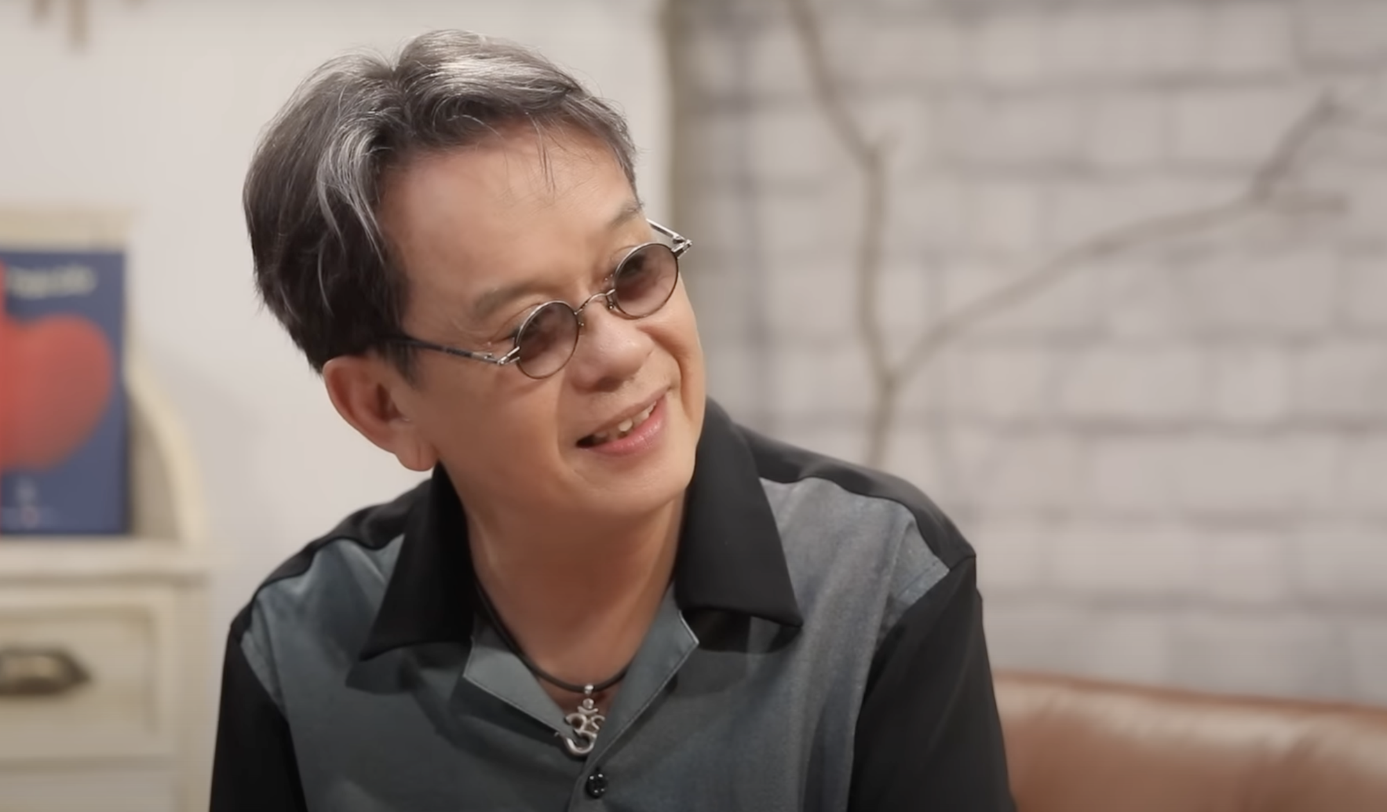 Sao nam Việt lấy vợ trẻ kém 44 tuổi: U70 lên chức bố, cứ 3 rưỡi sáng phải thức dậy làm một việc- Ảnh 1. Sao nam Việt lấy vợ trẻ kém 44 tuổi: U70 lên chức bố, cứ 3 rưỡi sáng phải thức dậy làm một việc- Ảnh 1.