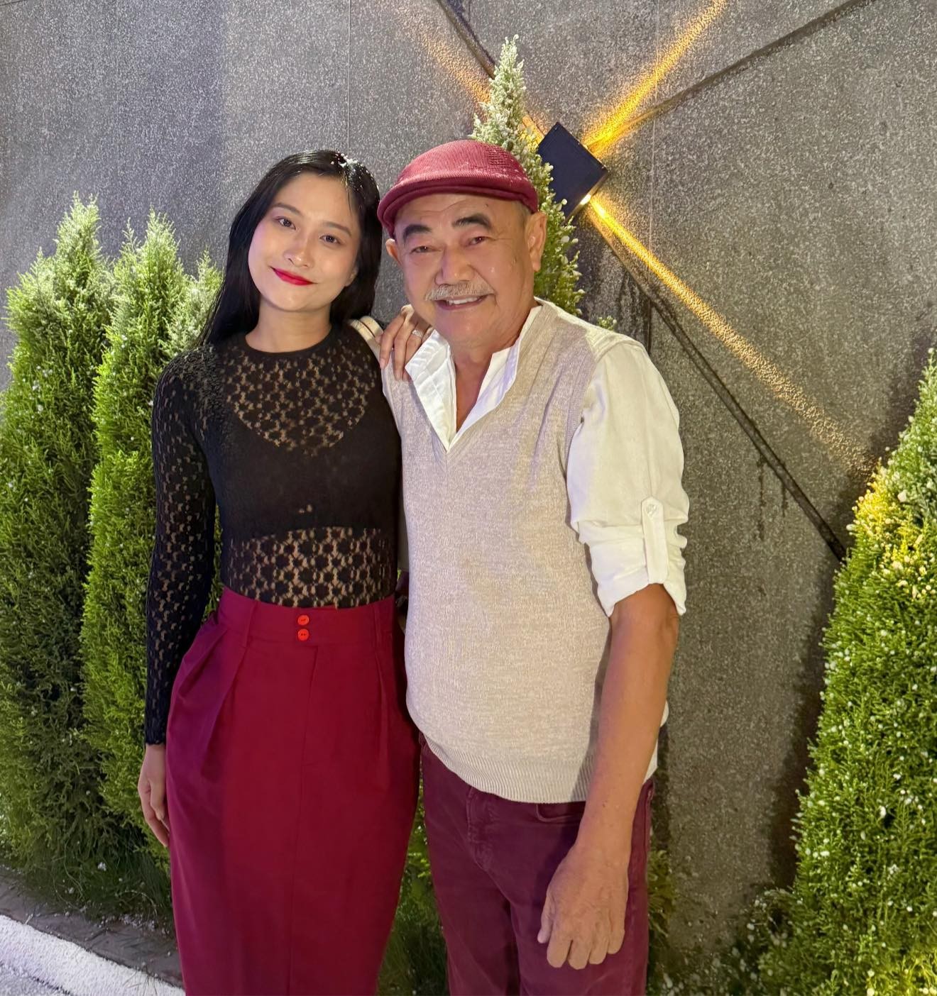 Bạn gái kém hơn 30 tuổi của NSND Việt Anh- Ảnh 5. Bạn gái kém hơn 30 tuổi của NSND Việt Anh- Ảnh 5.