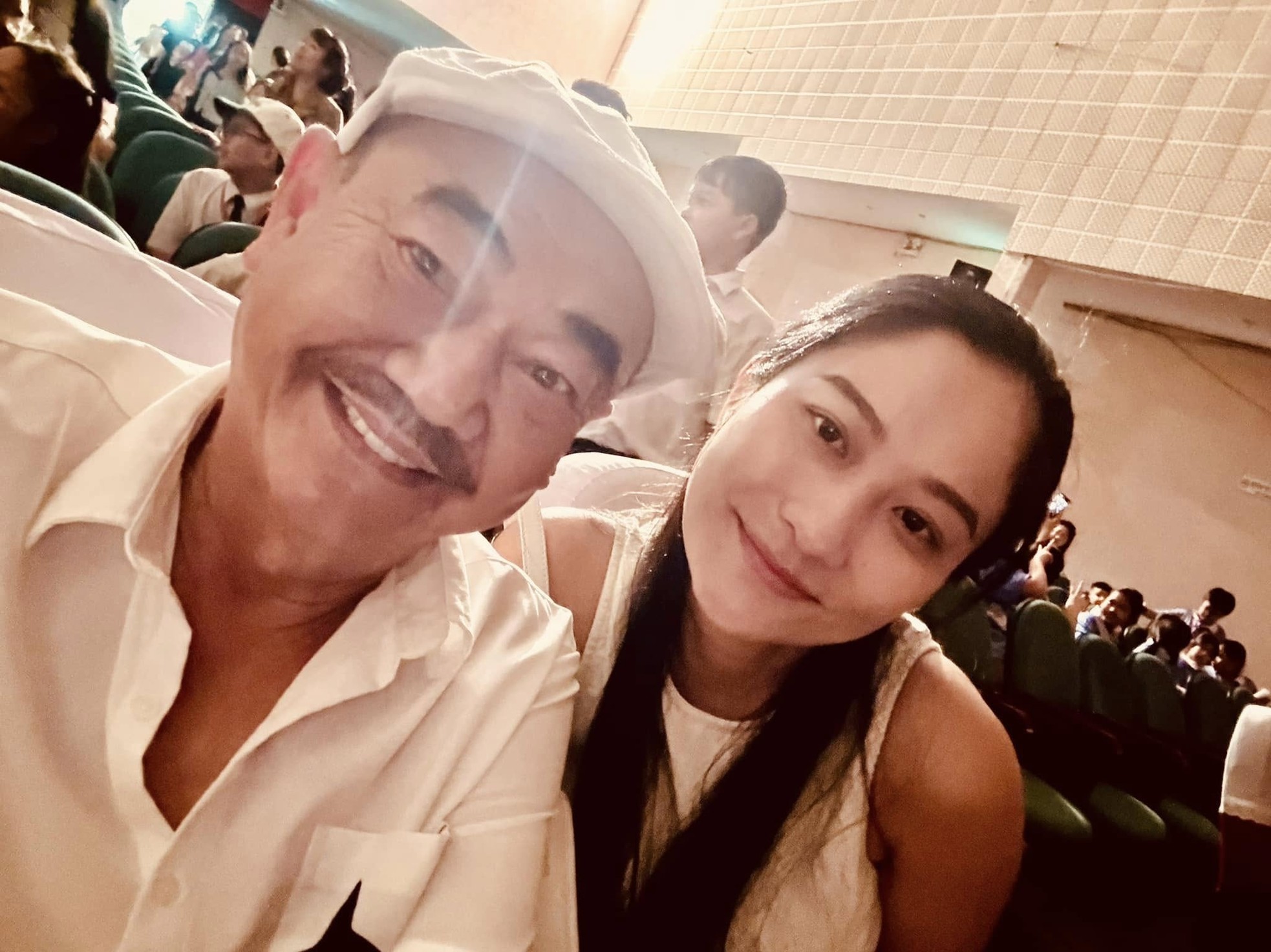 Bạn gái kém hơn 30 tuổi của NSND Việt Anh- Ảnh 13. Bạn gái kém hơn 30 tuổi của NSND Việt Anh- Ảnh 13.