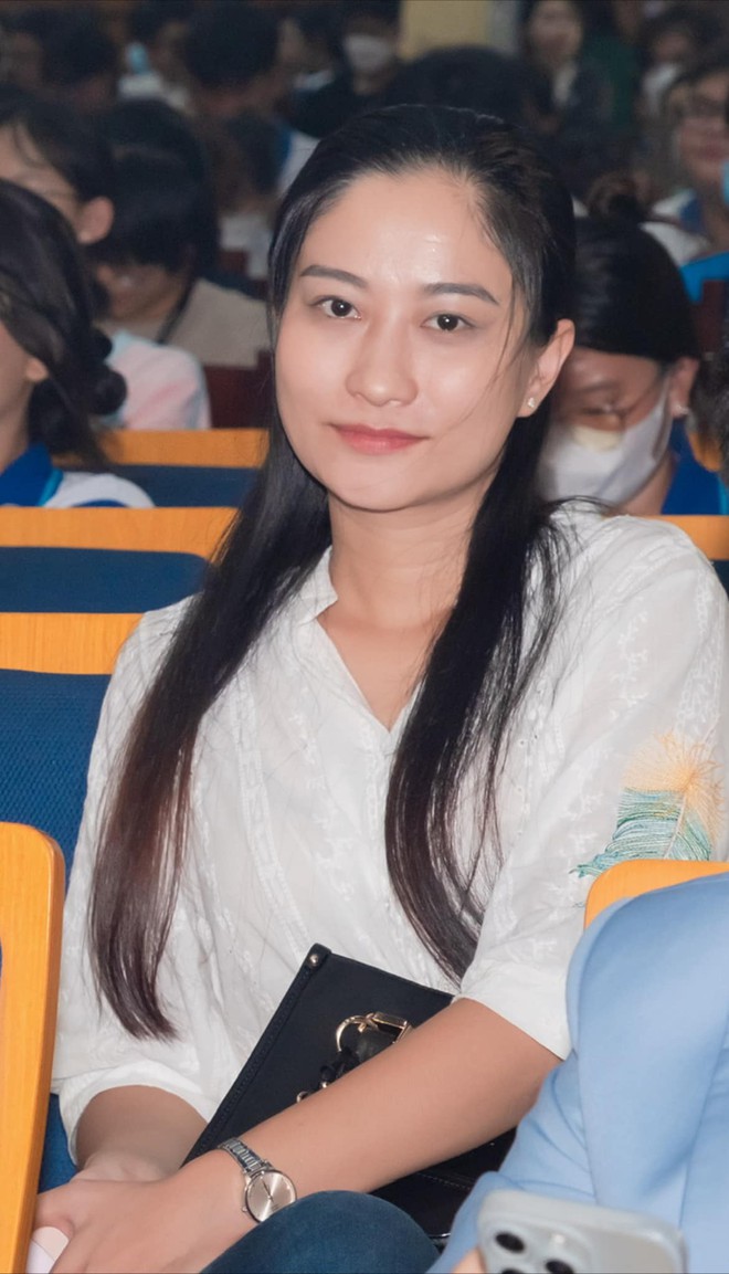 Bạn gái kém hơn 30 tuổi của NSND Việt Anh- Ảnh 9. Bạn gái kém hơn 30 tuổi của NSND Việt Anh- Ảnh 9.