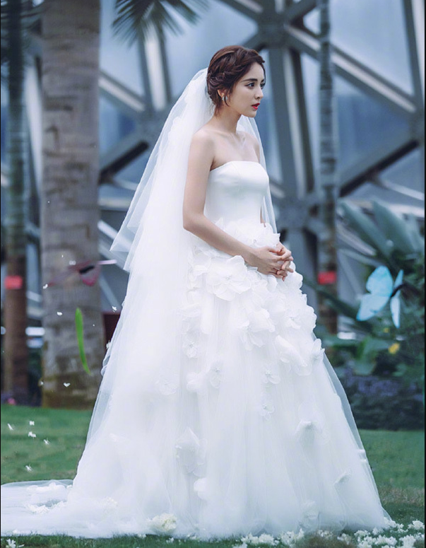 10 cô dâu đẹp nhất Trung Quốc: Lưu Diệc Phi xếp sau Triệu Lộ Tư, hạng 1 trời sinh để làm đại minh tinh- Ảnh 4.