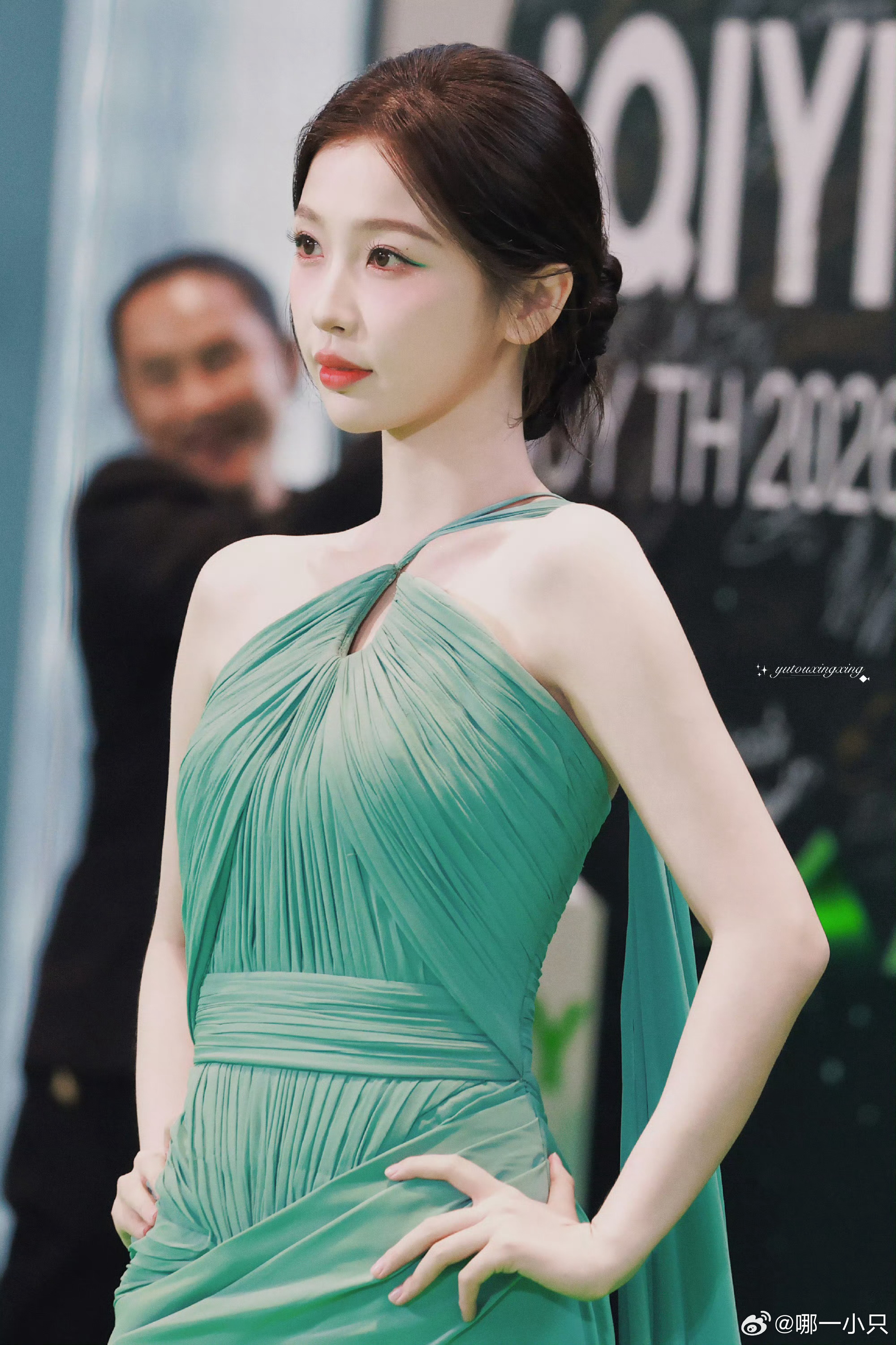 Ngu Thư Hân gặp họa vì chiếc váy