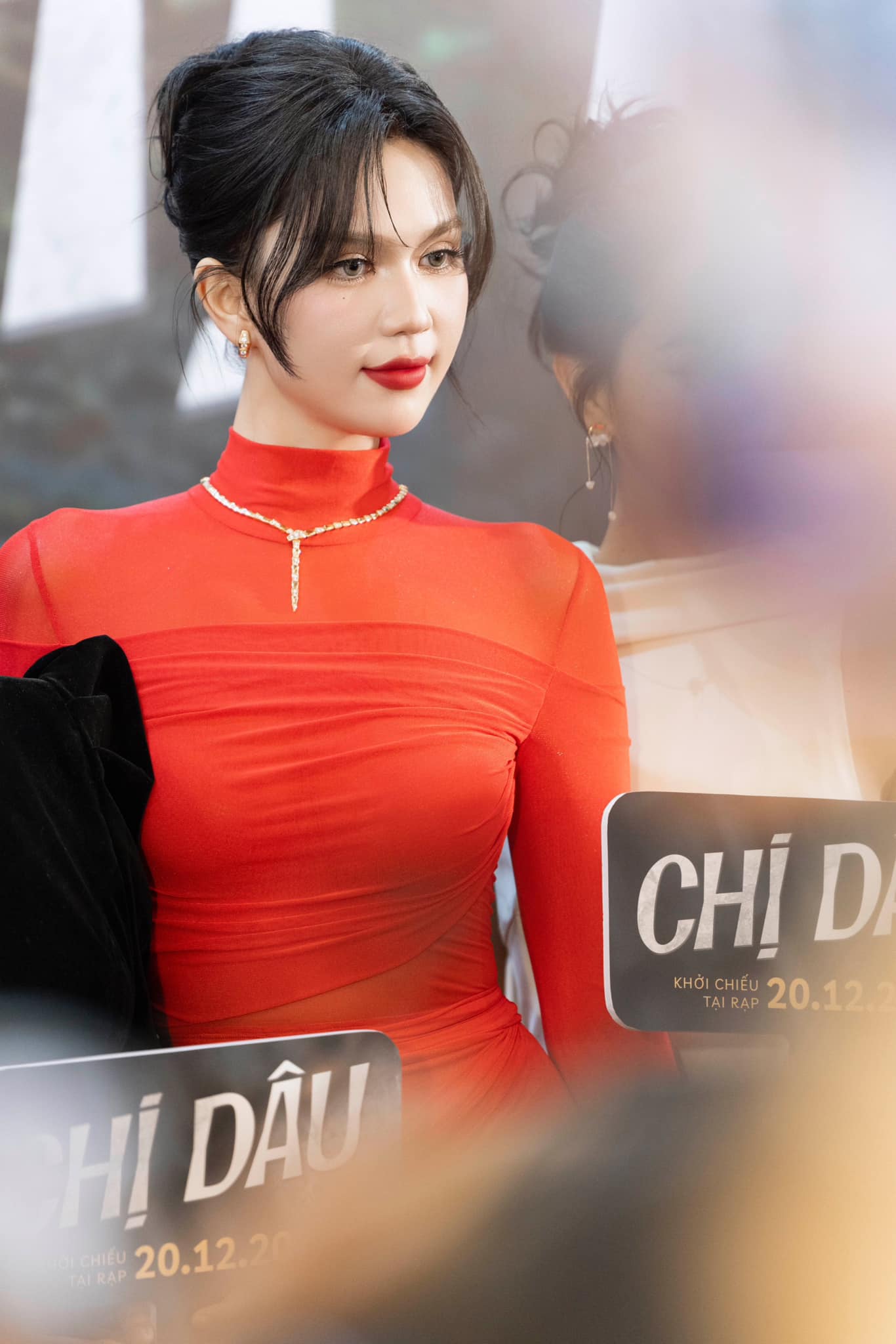 Ngọc Trinh bị chỉ trích phản cảm vì trang phục hở bạo lố lăng- Ảnh 3.