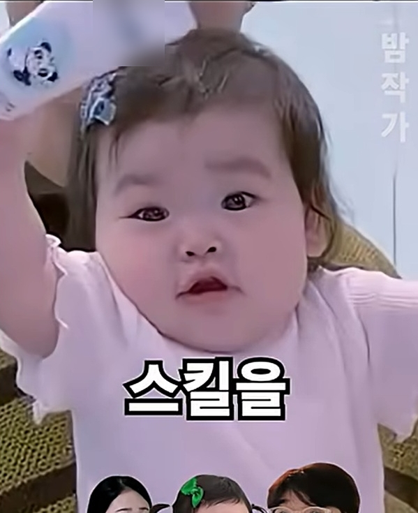 Nhóc tỳ đắt giá nhất showbiz hiện tại: 1 tuổi đã quay 15 quảng cáo!- Ảnh 3. Nhóc tỳ đắt giá nhất showbiz hiện tại: 1 tuổi đã quay 15 quảng cáo!- Ảnh 3.