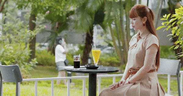 Nữ chính phim Việt giờ vàng được khen nức nở vì quá xinh, khán giả rần rần hỏi địa chỉ mua váy áo ntonkhngthlyhnvtvgiaitrigiongangkhoangtroixanhxemgidayphimmoingayphimvietnamonline video cuttercom ezgifcom optimize 1763405 90 0 509 800 crop 17634050653661424124500gifpng