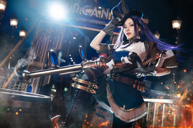 Cosplay Caitlyn cực ngầu nhưng nữ cosplayer khiến cộng đồng xôn xao vì Cosplay Caitlyn cực ngầu nhưng nữ cosplayer khiến cộng đồng xôn xao vì